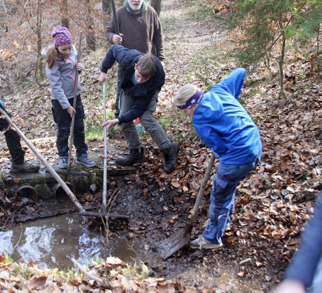 JuNa Permahof Teichentschlammung März 2026 (Foto: S. Barnewitz)